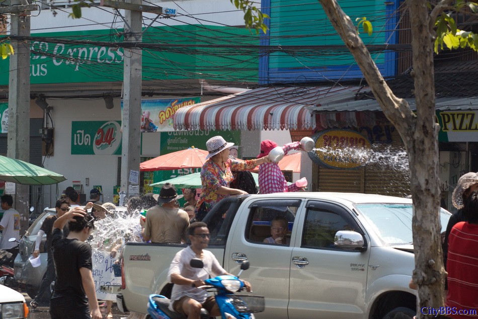 Chiangmai_Songkran_065.jpg