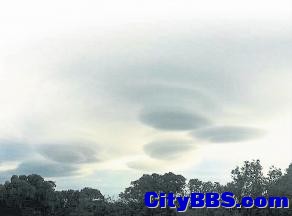 南非现神奇飞碟云 惹外星人入侵恐慌
