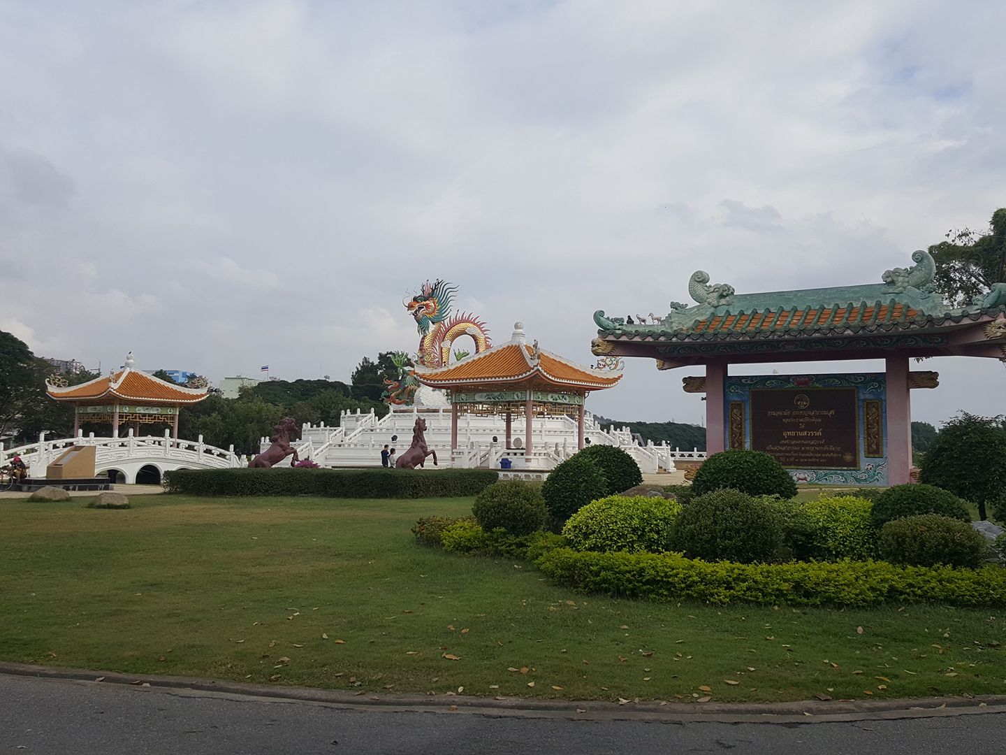 北榄坡（那空沙旺）NakonSawan湖景公园