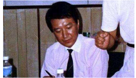 北大高材生成澳大利亚帮凶致中国损失七千亿