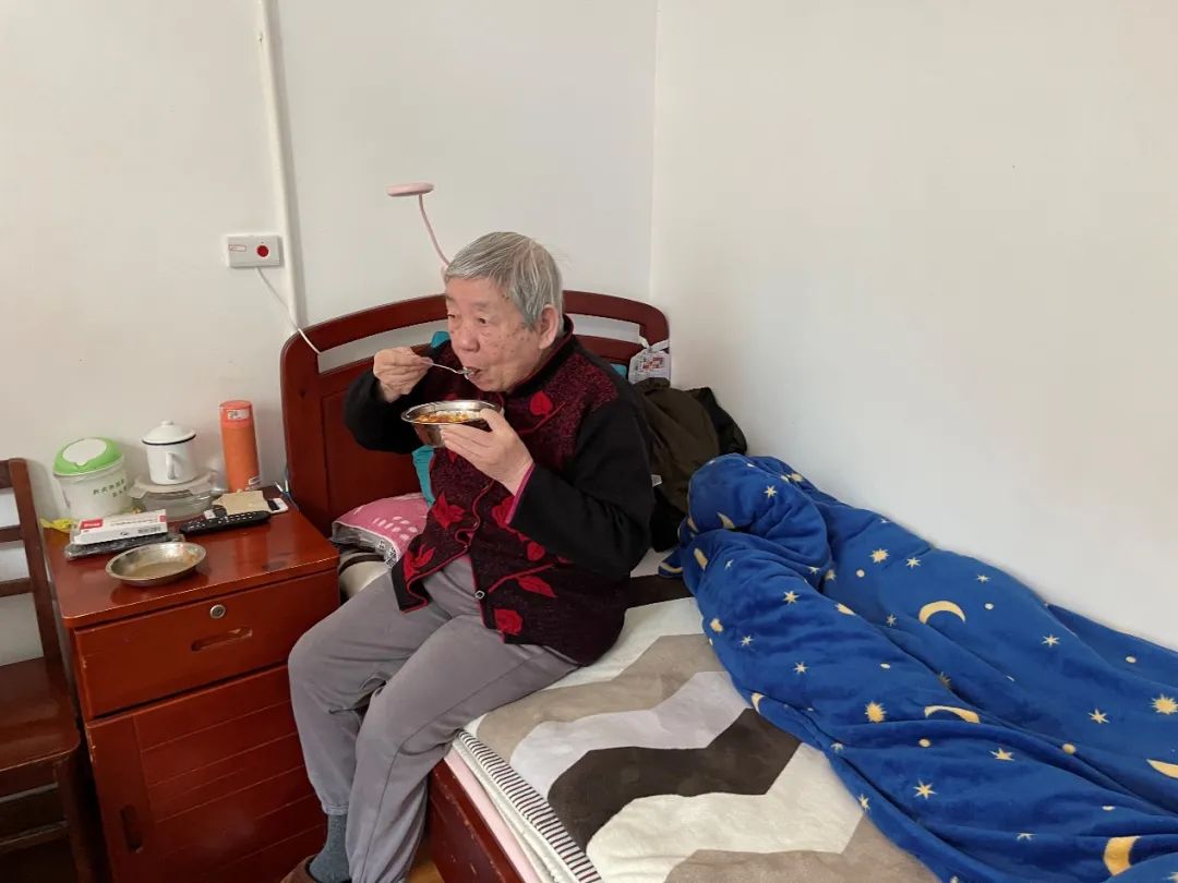 给老人送菜的上海物流司机