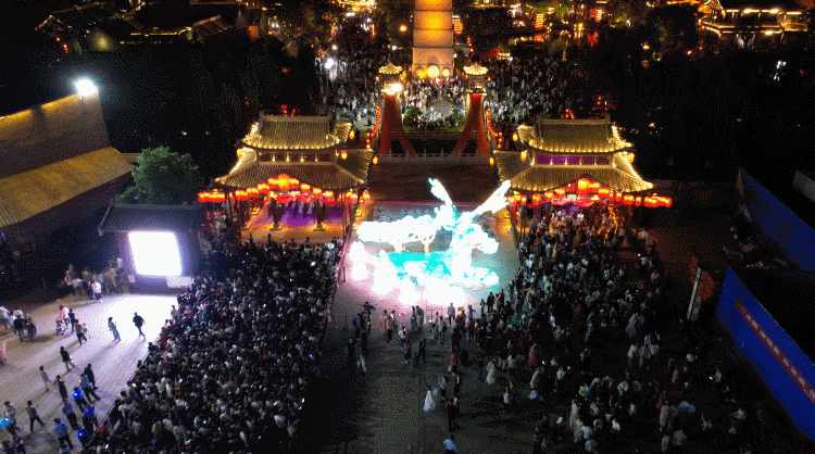 河南洛邑古城在全国火爆出圈