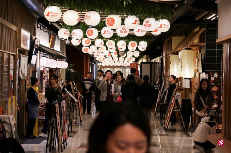 上海一处汇集多家日料餐厅的商区