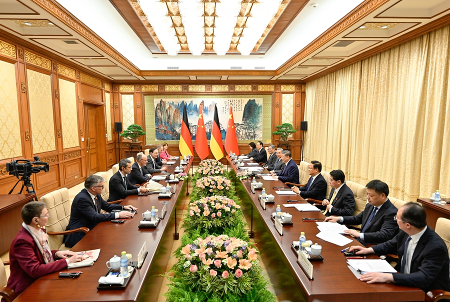 国家主席习近平在北京钓鱼台国宾馆会见来华进行正式访问的德国总理默茨